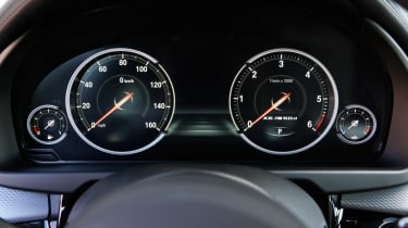 New BMW X6 M50d 2014 dials