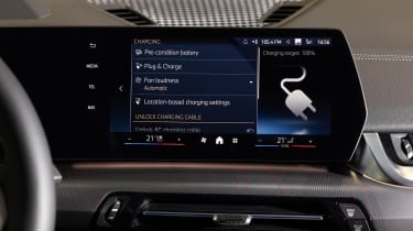 BMW iX2 - screen