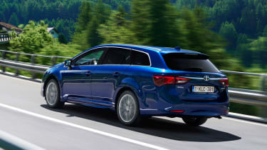 Toyota Avensis Touring Sports - rear driving