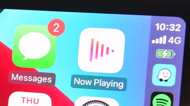 Car infotainment screen displaying phone signal readout