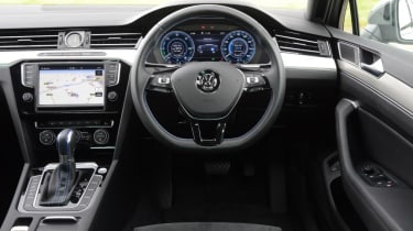 Volkswagen Passat GTE - dash