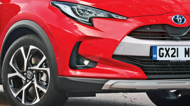 New Toyota Yaris Based Suv Set For Geneva Debut Pictures
