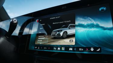 Mercedes GLB - screens