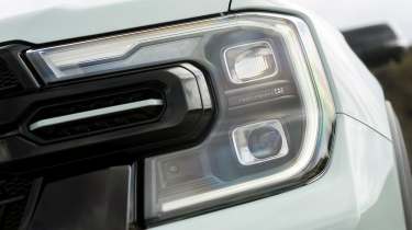Ford Ranger - front light