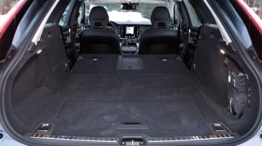 Volvo V90 Cross Country - boot seats down