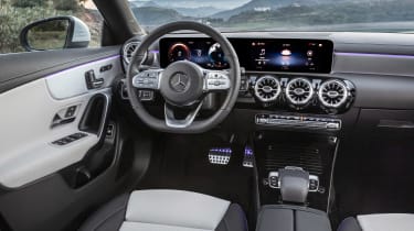 Mercedes CLA Shooting Brake - dash