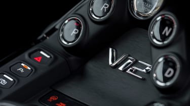 Aston Martin V12 Vantage - V12 badge