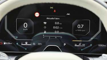 Kia K4 Sportswagon - driver's display