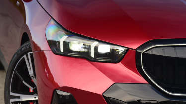  BMW 530e M Sport Pro - headlight