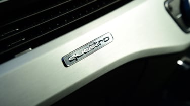 Twin test - Audi A5 - quattro badge interior