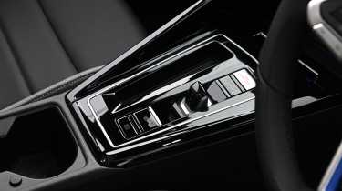 Volkswagen Golf GTE vs Toyota Prius - Golf GTE centre console