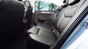 Skoda Superb 1.5 TSI - rear seats