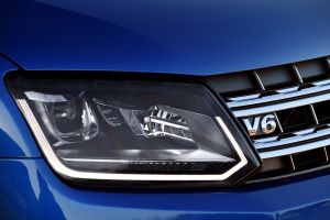 Volkswagen Amarok pick-up 2016 - headlight