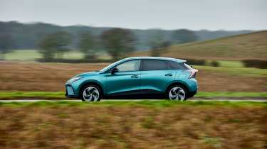 2026 MG4 - side action