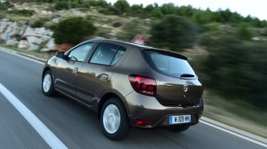 Dacia Sandero 2017 facelift  rear tracking