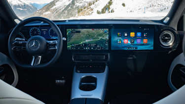 Mercedes GLB 2025 snow - dash