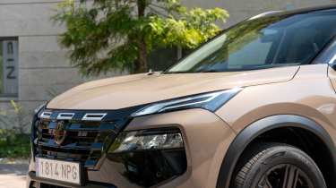 Nissan X-Trail - front light