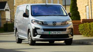 Peugeot E-Expert - front cornering 