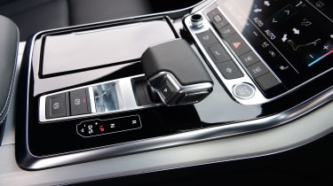 Audi Q7 - gear selector