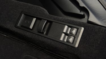 BMW M3 Touring Competition - rear seat controls