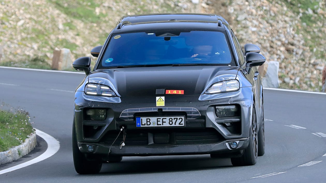 2023%20Porsche%20Macan%20spyshots.jpg