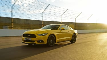 Ford Mustang - front panning