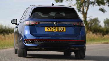 Volkswagen Passat - rear full width