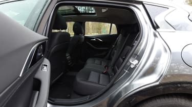 Infiniti Q30 1.6t 2016 - rear seats