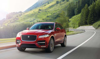 Jaguar F-Pace red - front tracking