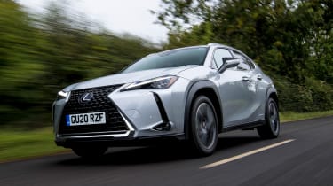 Lexus UX - front tracking