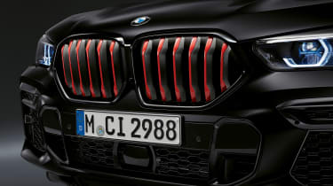 BMW X6 Black Vermillion Edition - grille