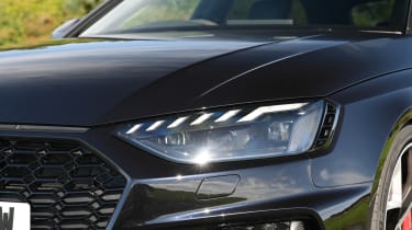 Audi RS 4 Avant vs BMW M3 Touring - Audi front headlight