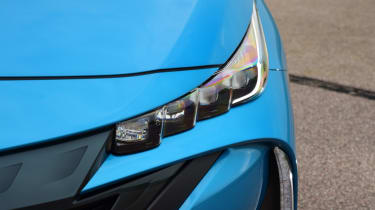 Toyota Prius - front light