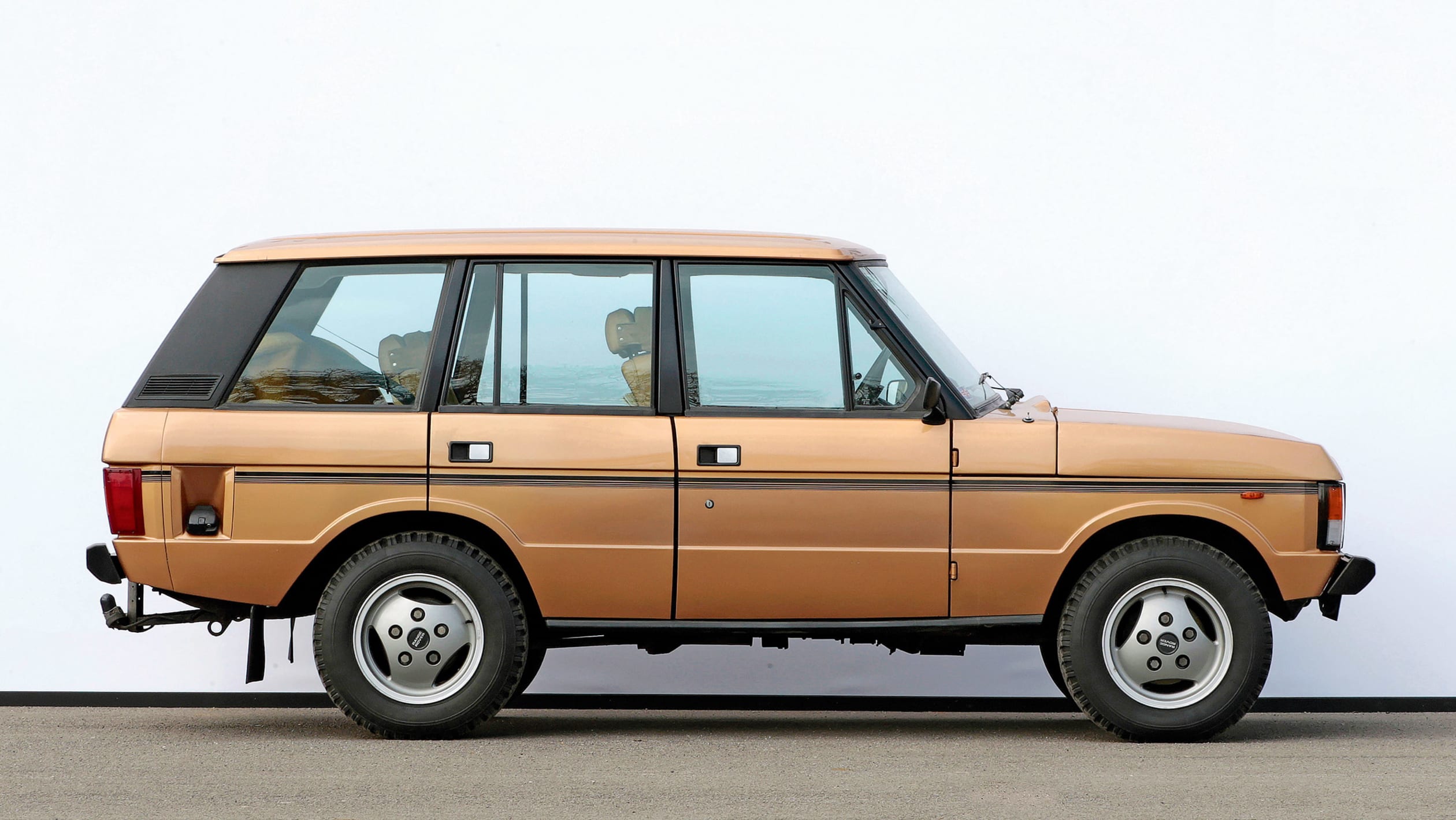 Land models. Ленд Ровер 70х. Ленд Ровер 70 годов. Топ Гир range Rover. Range Rover 70.