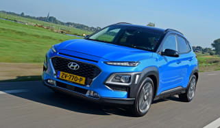 Hyundai Kona Hybrid - front tracking