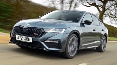 https://media.autoexpress.co.uk/image/private/s--3Q1xOeu_--/f_auto,t_content-image-full-mobile@1/v1616748713/autoexpress/2021/03/Skoda%20Octavia%20vRS%202021%20UK-20.jpg