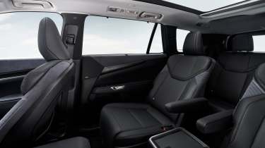 Lexus TZ - mid-row seats