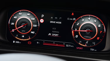 Hyundai i20 - dashboard dial screen in sport mode