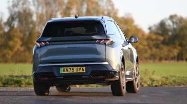 Peugeot E-5008 - rear cornering