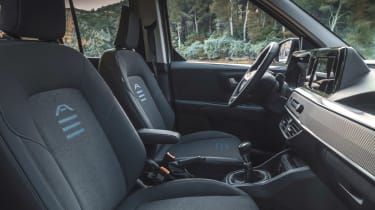Ford E-Tourneo Courier - front seats