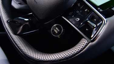 Renault Scenic vs Hyundai Ioniq 5 - Renault Scenic steering wheel controls 