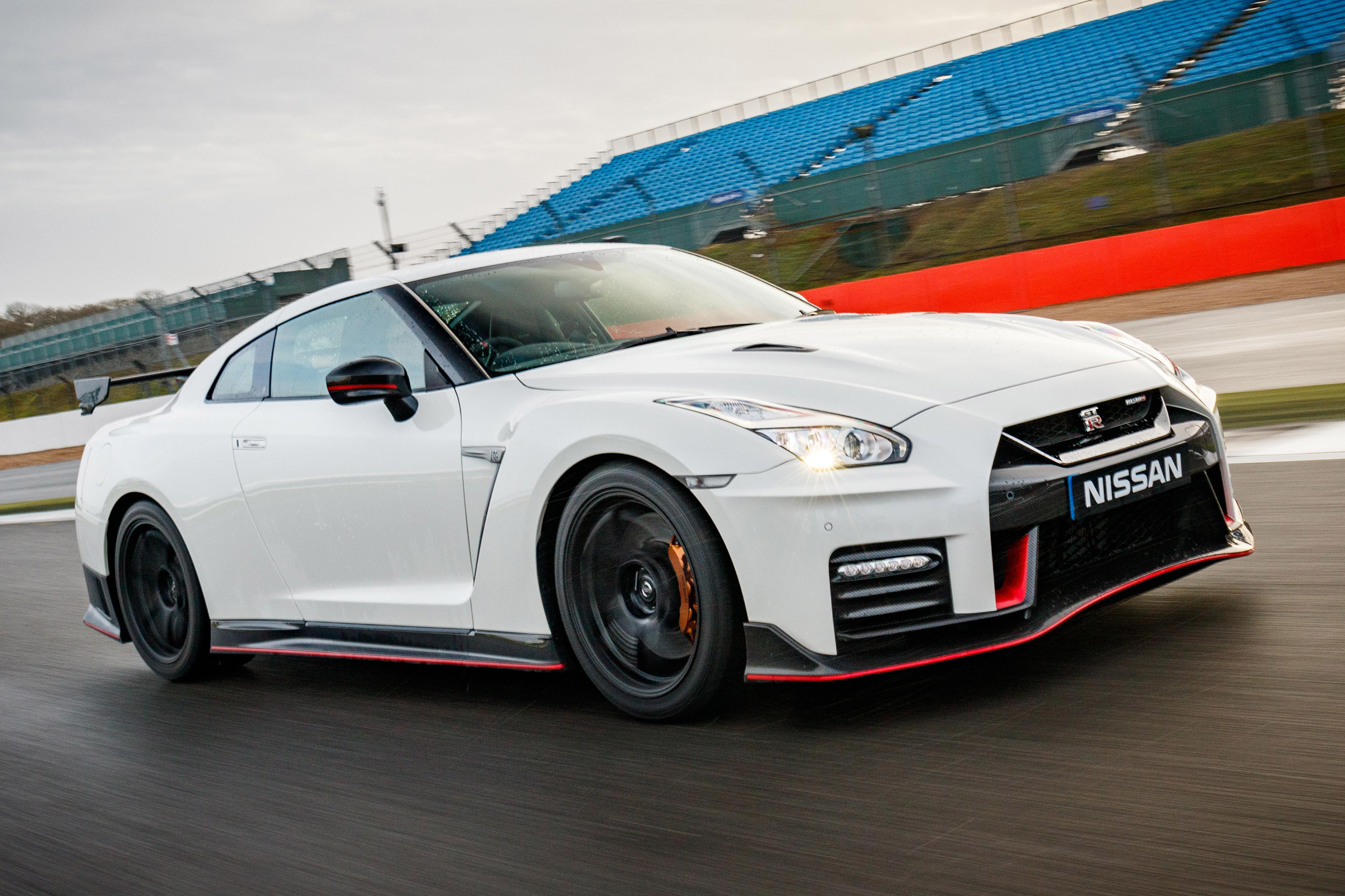 New Nissan Gt R Nismo 2017 Review Auto Express