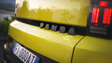 Fiat Grande Panda La Prima - Panda badge 