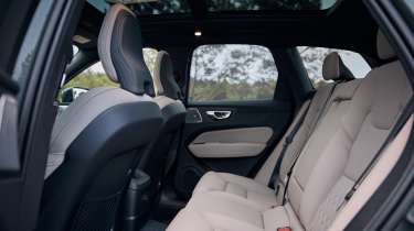 Volvo XC60 facelift - rear seats