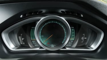 Volvo V40 D2 dials
