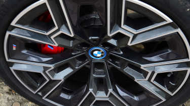 BMW i5 Touring - wheel