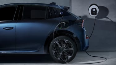 Lancia Ypsilon - charging 