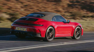 Porsche 911 Cabriolet - rear roof up panning