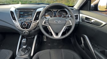 Hyundai Veloster dash