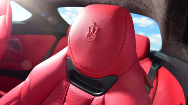 Maserati GranTurismo - head rest